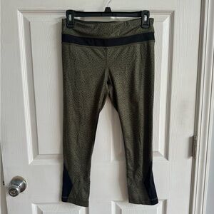 Lululemon leggings, very gently worn, size 6